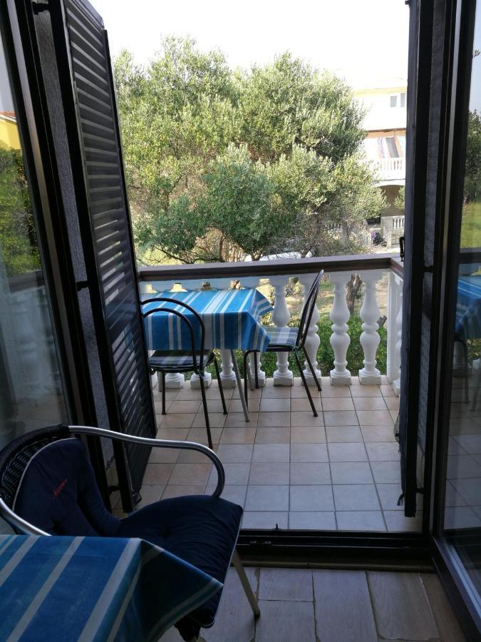 Apartments Mint Povljana - 50M From Sandy Beach Exterior photo